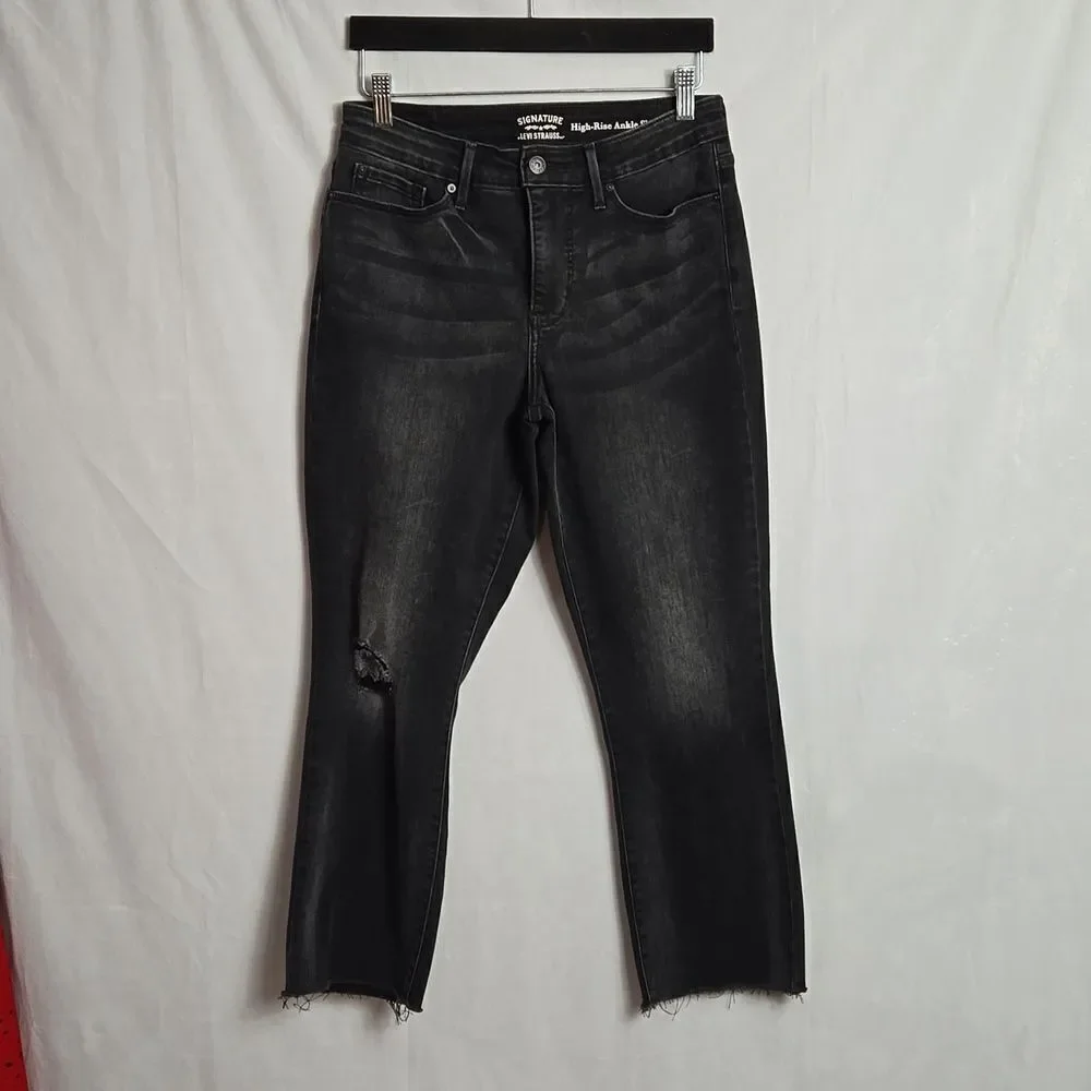 🖤5/$20🖤 SIGNATURE..LEVI STRAUSS.. High-rise, ankle, slim black jeans..
